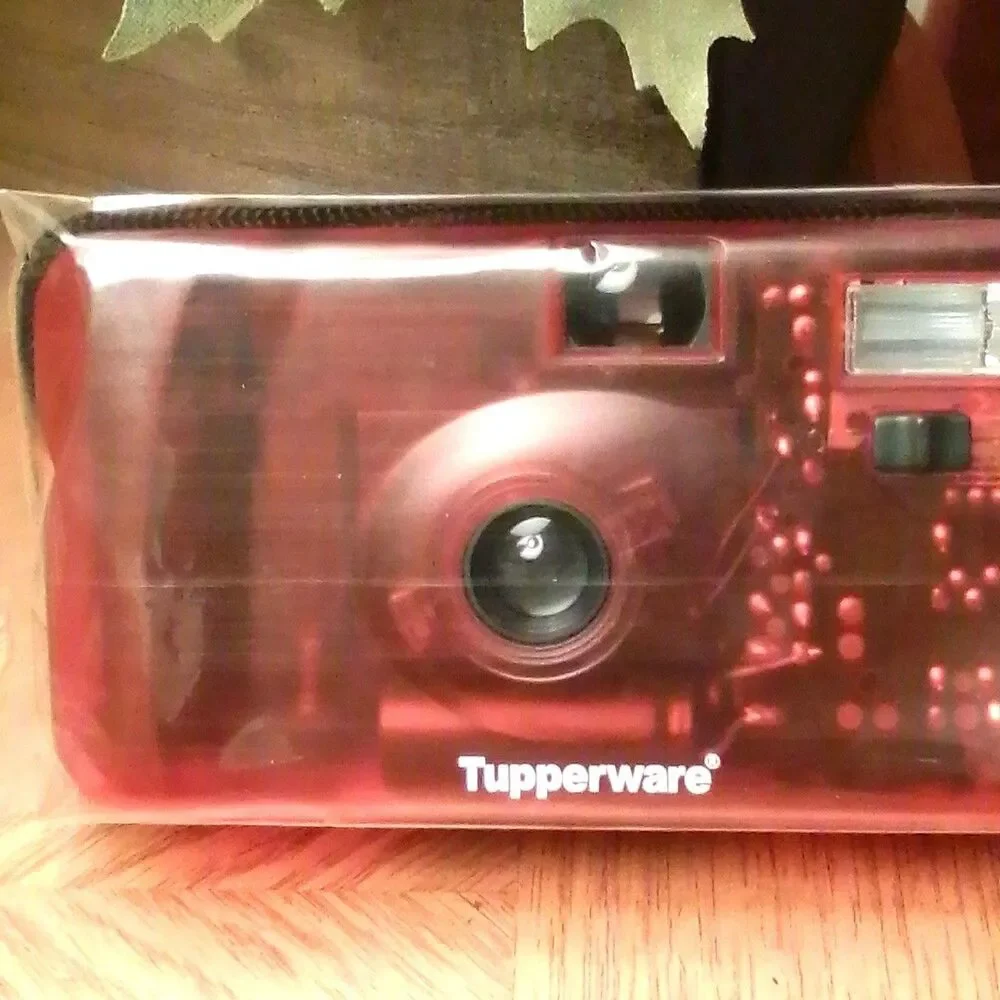 ​VINTAGE TUPPERWARE 35MM FILM CAMERA RED SHEER CLEAR REUSABLE POINT SHOOT LOMO